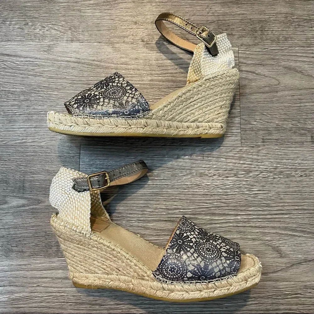 VIDORETTA Gray Silver Metallic Floral Espadrille Wedge Sandals